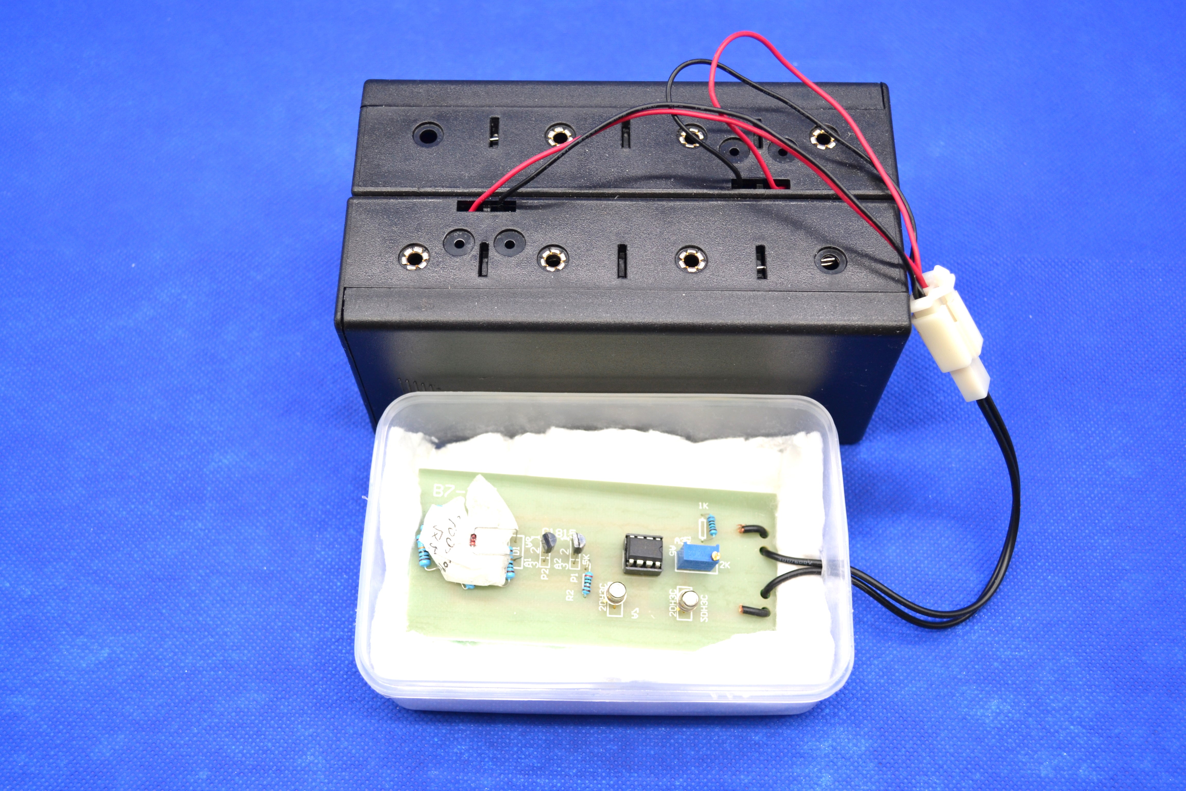Battery thermal box for shipping and storage of BaTiO3 crystal substrates